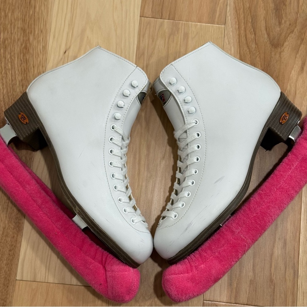 Riedell White Women's Figure Skates - Classic High-Cut Leather - Picture 9 of 12